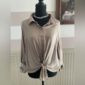 Simply Vera Wang Beautiful tan color Button-Up Shirt